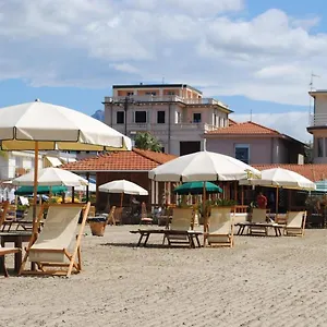 Hotel Tina, Viareggio