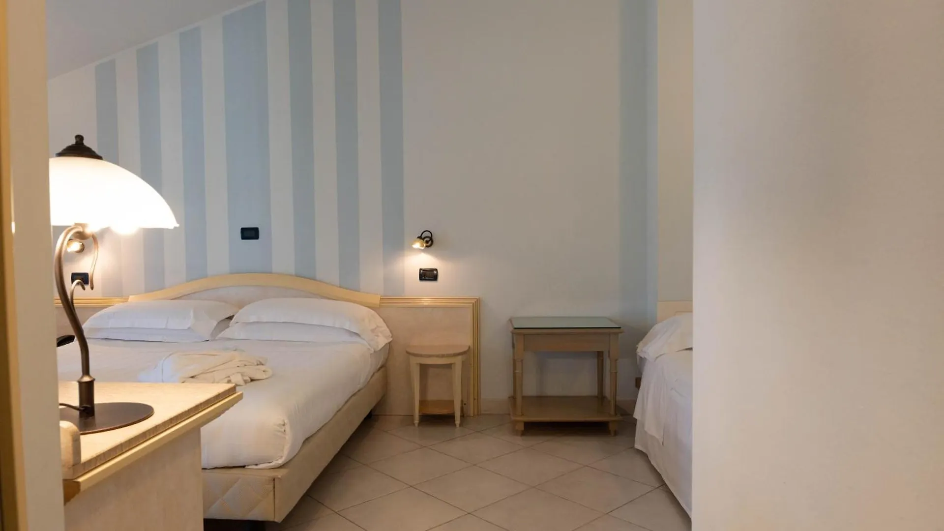 Hotel London Viareggio 3*,